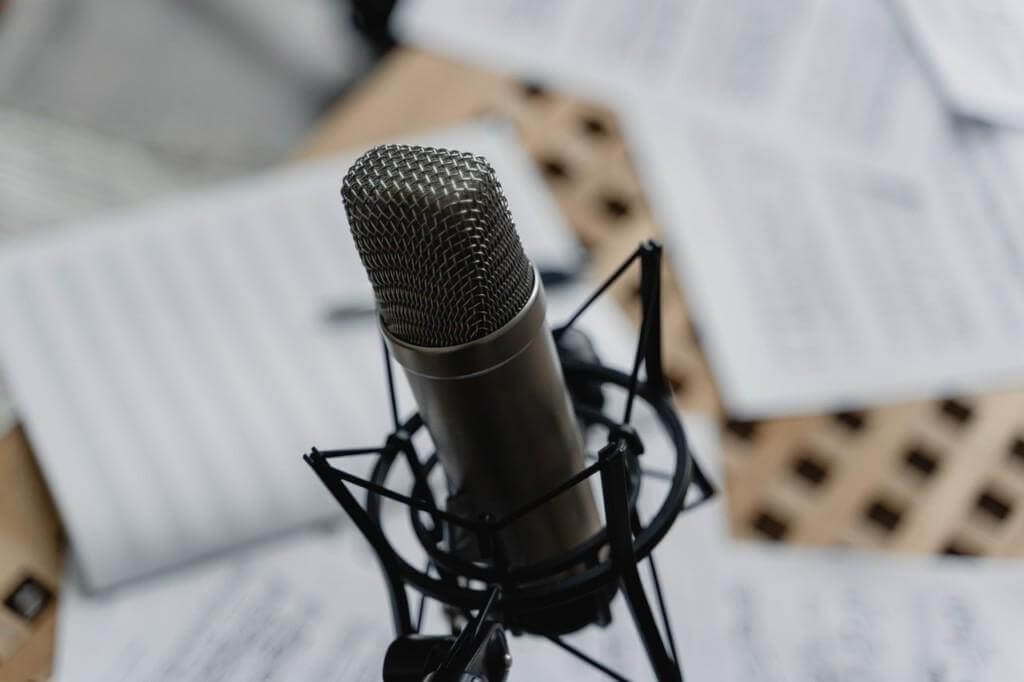 Mikrofoni – äänensävy kertoo yrityksen todellisen luonteen